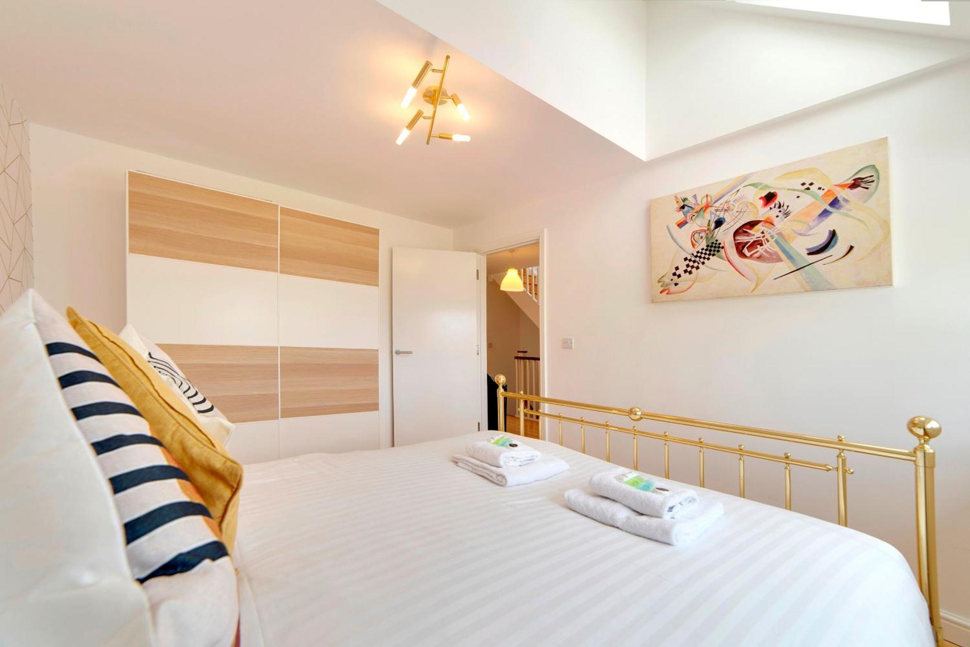Pass The Keys 49 Byron Square Modern And Spacious 3 Bed Home With Free Parking CBG Esterno foto
